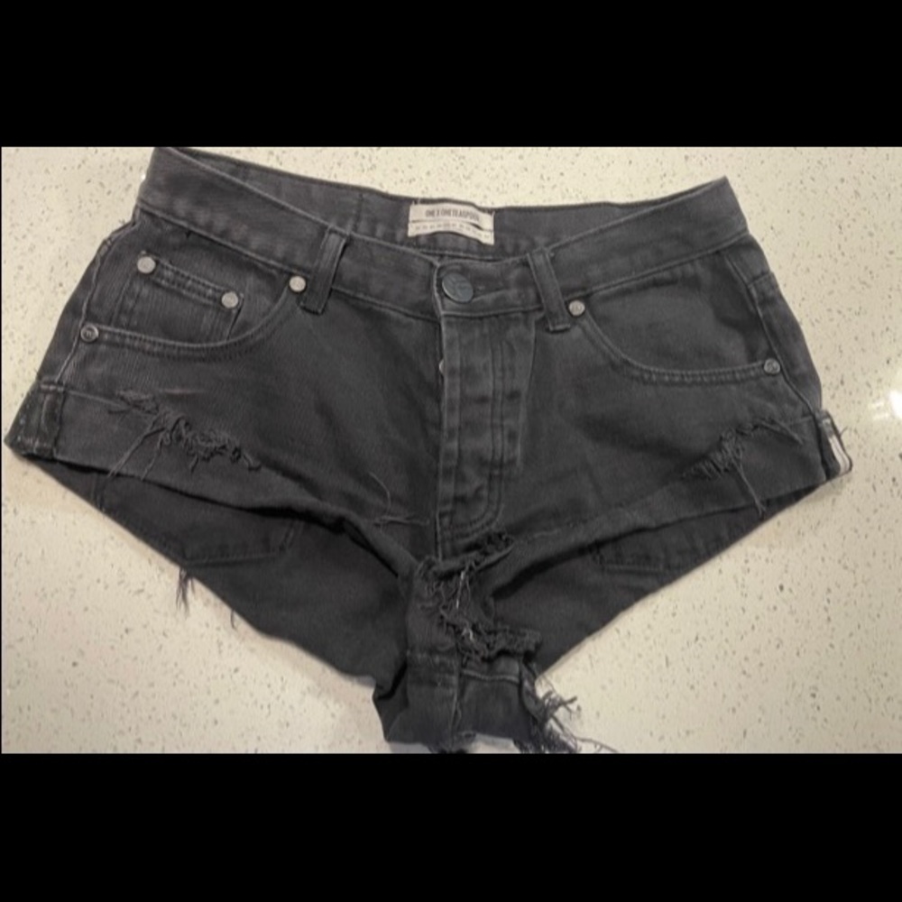 Black one teaspoon shorts